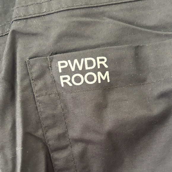 Powder Room - Picture 5 of 11